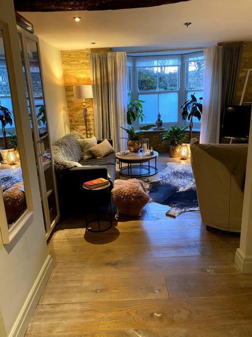 Historic Cotswold Chic Style For Uk Staycation Bourton-on-the-Water Exterior photo