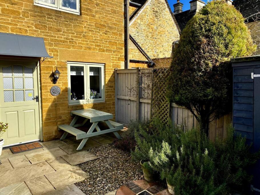 Historic Cotswold Chic Style For Uk Staycation Bourton-on-the-Water Exterior photo