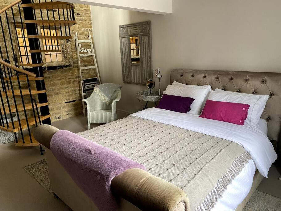 Historic Cotswold Chic Style For Uk Staycation Bourton-on-the-Water Exterior photo