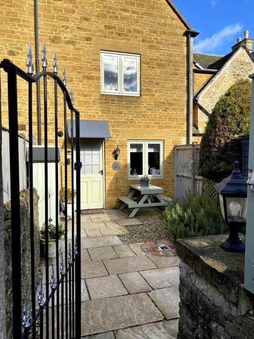 Historic Cotswold Chic Style For Uk Staycation Bourton-on-the-Water Exterior photo