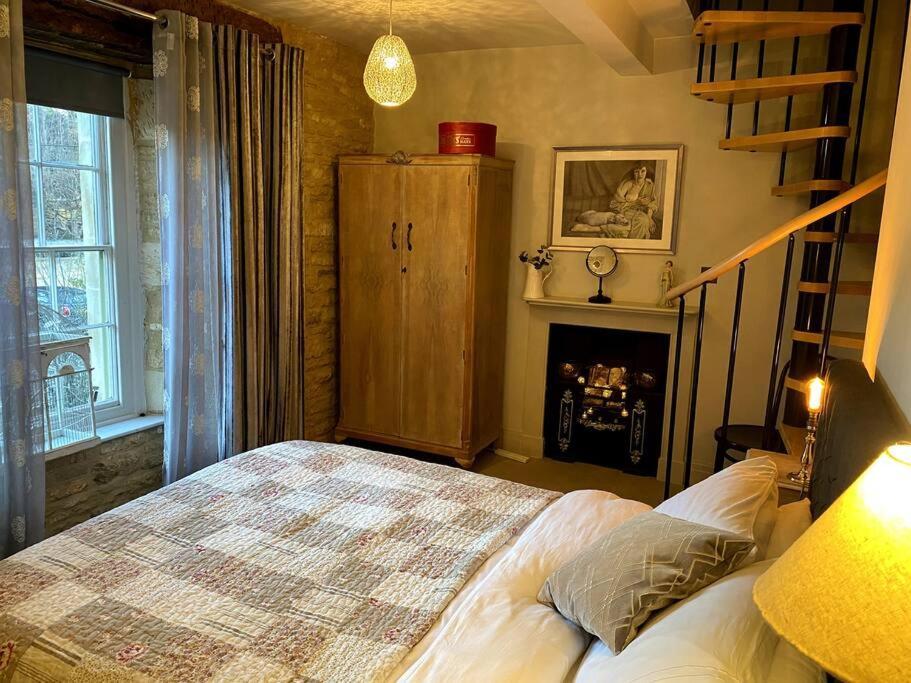 Historic Cotswold Chic Style For Uk Staycation Bourton-on-the-Water Exterior photo