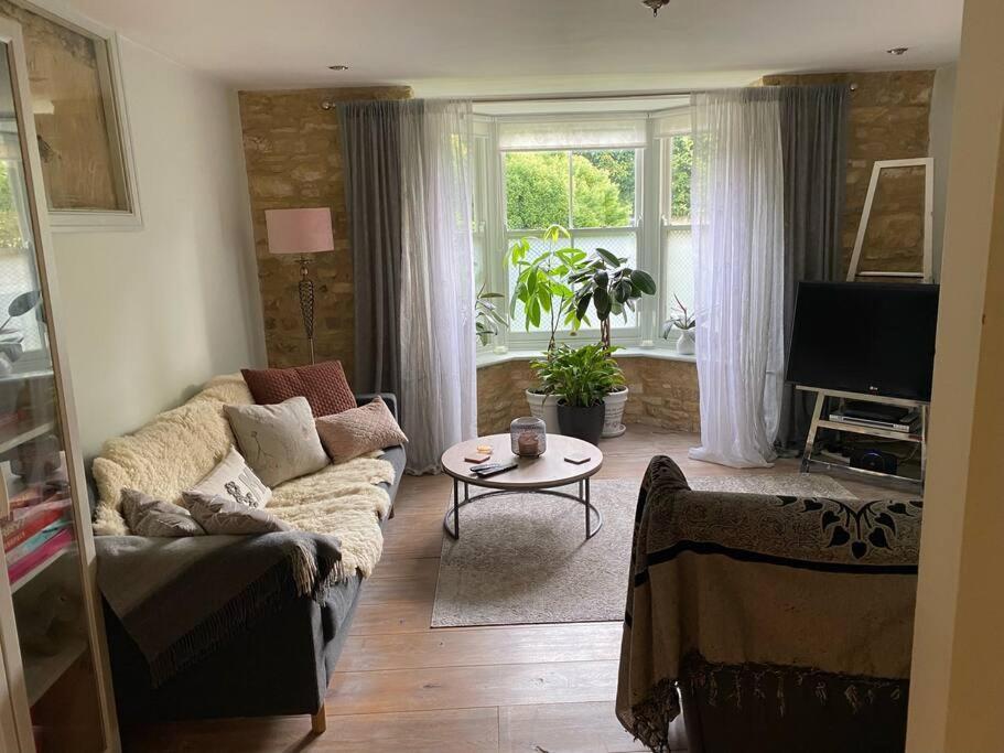 Historic Cotswold Chic Style For Uk Staycation Bourton-on-the-Water Exterior photo
